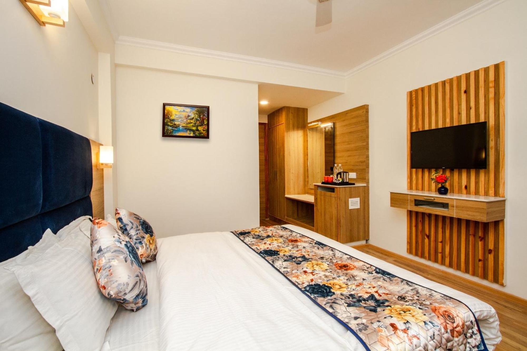 Anand Vardhan Resorts Manāli Chambre photo