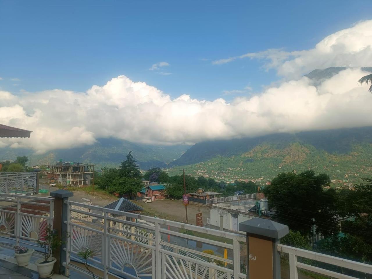 Anand Vardhan Resorts Manāli Extérieur photo